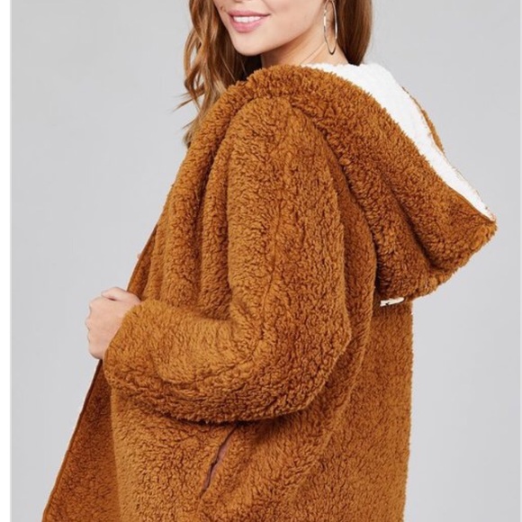 NEW‼️CAMEL/IVORY FAUX FUR reversible- hoodie - Picture 3 of 4